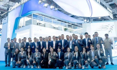 التكنولوجيا المبتكرة تقود عالم الضوء الطبي في مستقبل CMEF